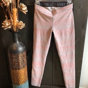 Woman’s UA fitted leggings